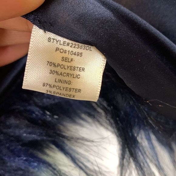 Skies Are Blue Faux Fur Vest size Small - Picture 7 of 10